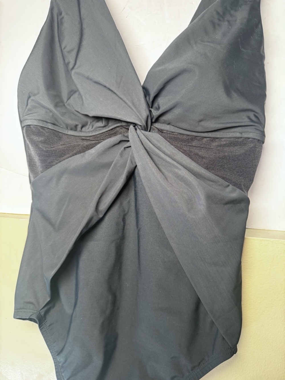 MIRACLESUIT Kirkland Diamond Twist Fate Mesh Slimming Tummy Control 8 Swimsuit V - Picture 3 of 16